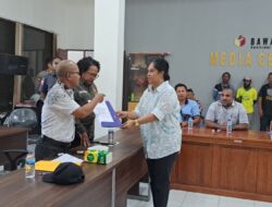 Bawaslu Kota Jayapura Resmi di Laporkan Ke DKPP Oleh  Margaretha Sara Faubun