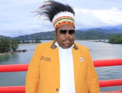 Kalau Mau Jalan Sendiri, Silakan Keluar!” – Hanura Papua Tegas Pecat Yulianus Dwaa