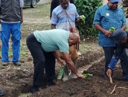 Bangun Kemandirian Pangan Sejak Dini, Gubernur Papua Ajak Siswa SMA Negeri 1 Ibub Rajin Menanam